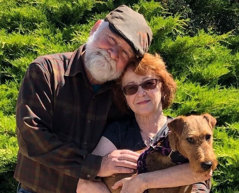 Owner Handlers Elena and Joe Metz with their Irish Terrier dog