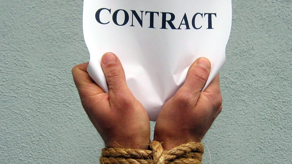 Tied hands and contract