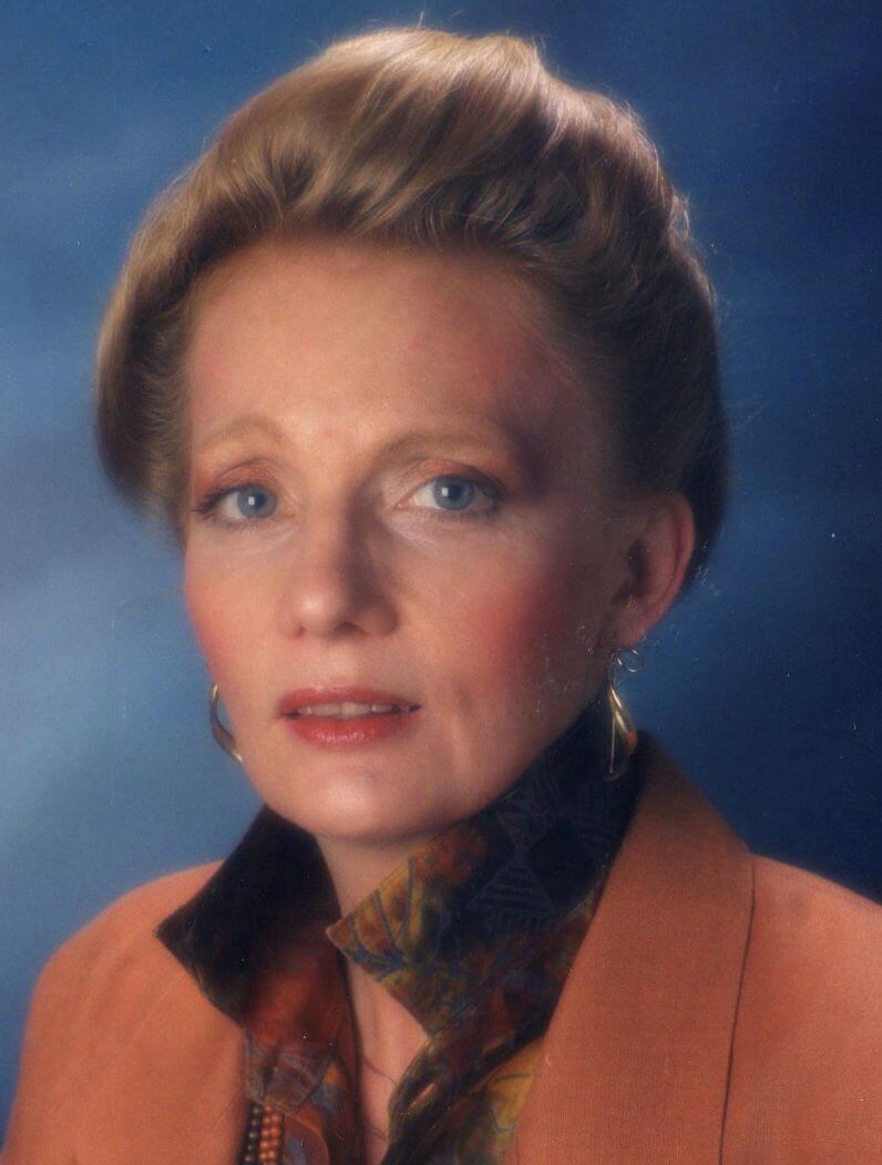 Hound Group Judge JoAnne Buehler