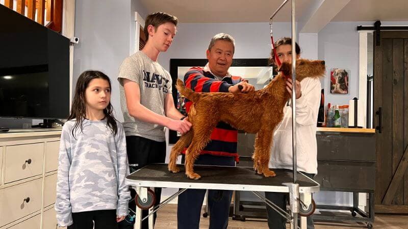 Eduardo Fugiwara with children and a dog.