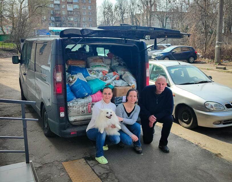 (l. to r.) Yuliya, Jana, and Jaff Kuffenbach in Kyiv