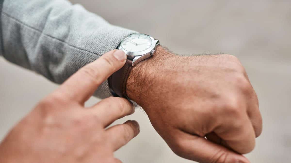 The habit of being punctual always leaves a good impression.