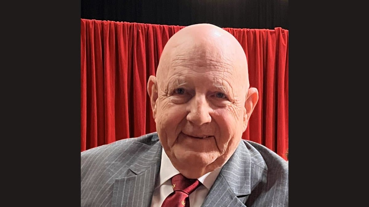 Richard Reynolds head photo