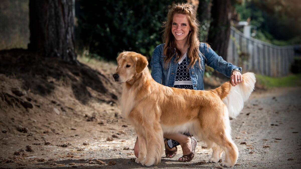 Professional Handler Sammie Lewis with a Golden Retriever