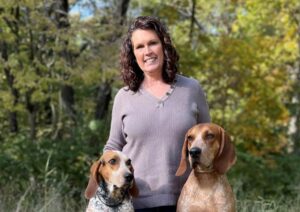 Tracy Kaecker with her American English Coonhounds Diva and Ollie
