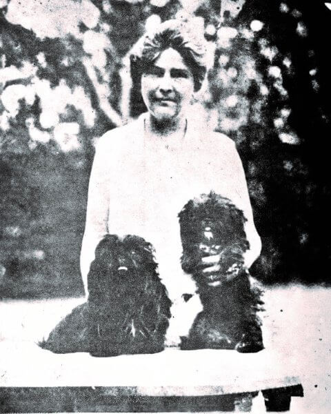Shih Tzu History: Mrs. R. Laurenz with her two Lhassa Terriers “Mei Mei,” Bitch (right) and “Mo’er,” Dog (left). Above photo taken in China in 1930.